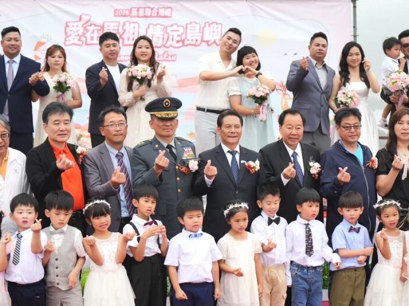 520浪漫破表！馬祖聯合婚禮「國軍劍門」霸氣護愛，日擁無敵海景、夜追夢幻藍眼淚