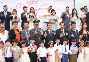 520浪漫破表！馬祖聯合婚禮「國軍劍門」霸氣護愛，日擁無敵海景、夜追夢幻藍眼淚