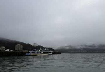 春霧發威！馬祖濃霧特報齊發，海空交通大亂、小三通急停航